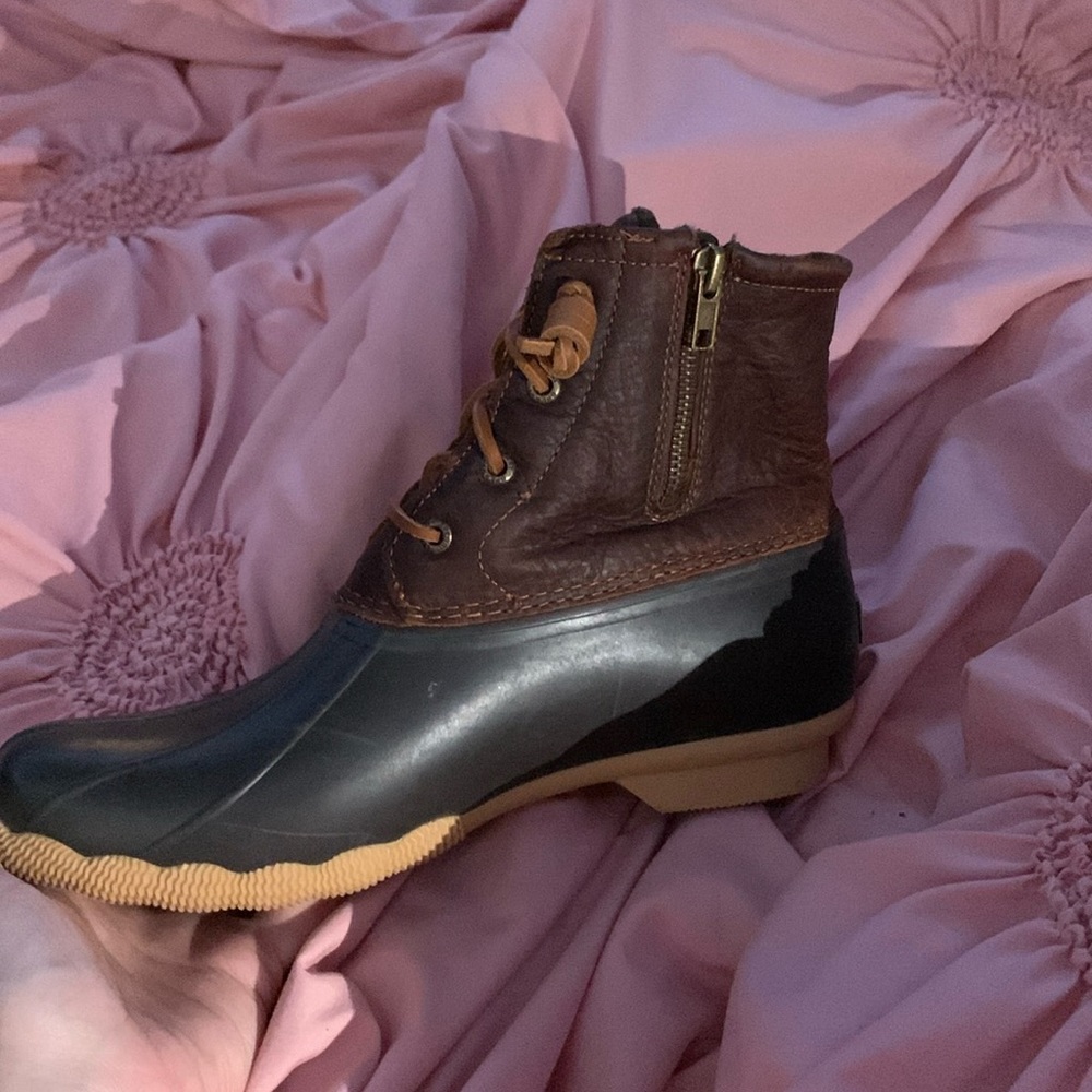 Sperry women salt water duck boots.